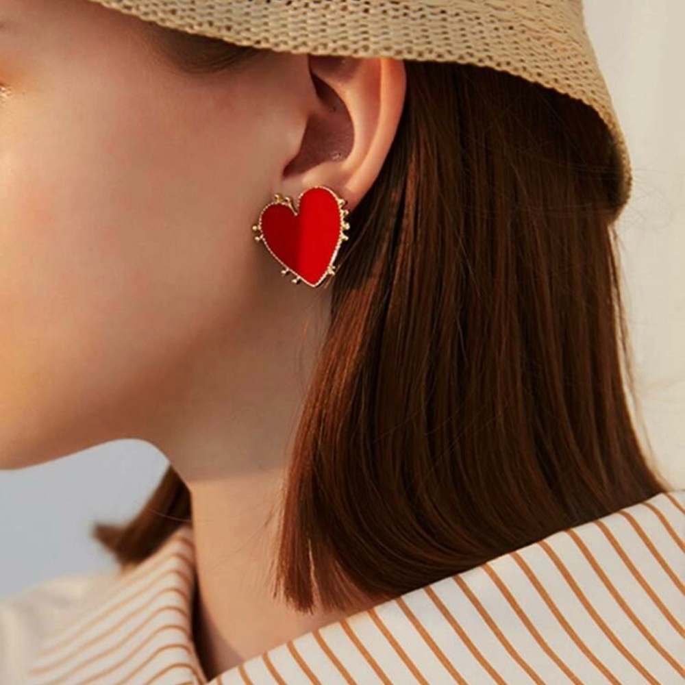 3/$30 💓 UO Heart Stud Earrings